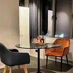 Les De La Fontaine Апартаменты
